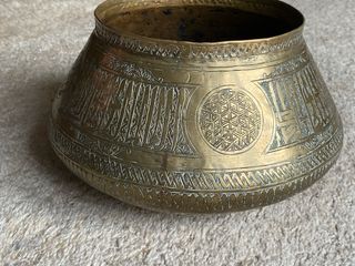 Olla antigua de latón