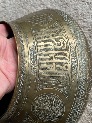 Olla antigua de latón