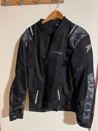 Chaqueta de moto negra seventy