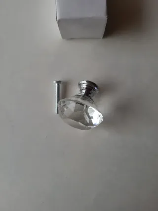 Pomo de cristal con tornillo