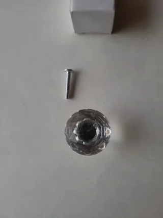 Pomo de cristal con tornillo