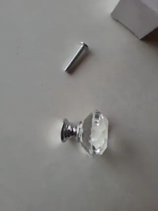Pomo de cristal con tornillo