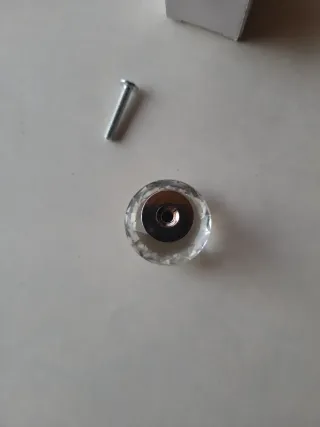 Pomo de cristal con tornillo