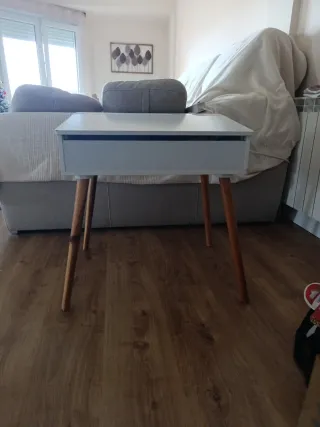 Scrivania bianca per bambini con cassetto