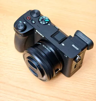 Cámara Sony Alpha 6700 + Objetivo 16-50mm