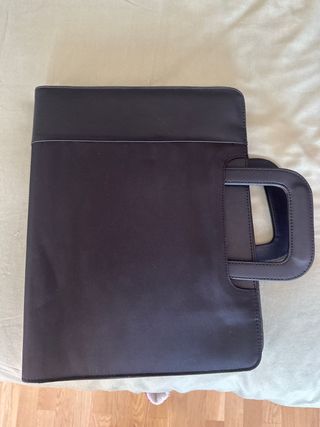 Portadocumentos negro con asas