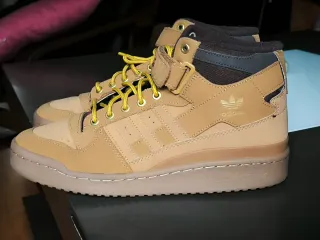 Stivali Adidas Marroni