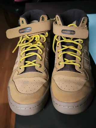 Stivali Adidas Marroni