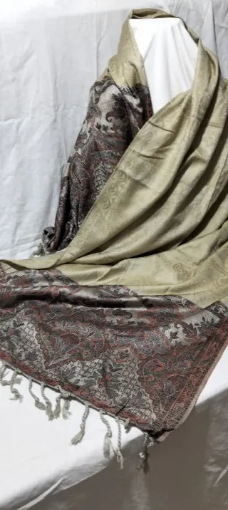 Sciarpa calda beige e rossa senza tag pero nuovo