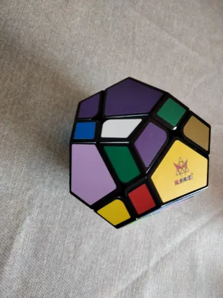 Cubo Meffert's Forma Rara. Tipo rubik's