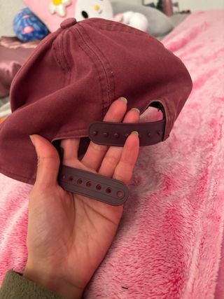 Gorra New Era 9Twenty Essential Burdeos