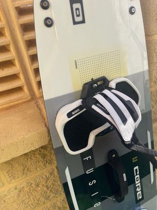 Tabla Kitesurf CORE FUSION 6 + Footstraps