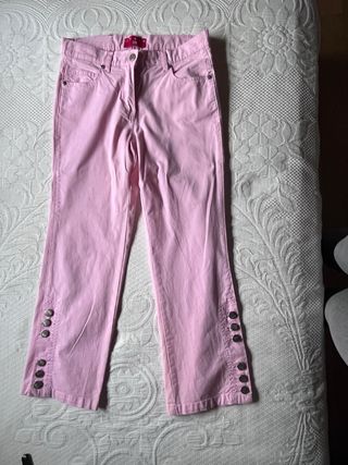 Pantalón vaquero rosa con botones