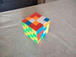 Cubo tipo Rubik's 4x4