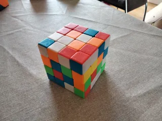 Cubo tipo Rubik's 4x4