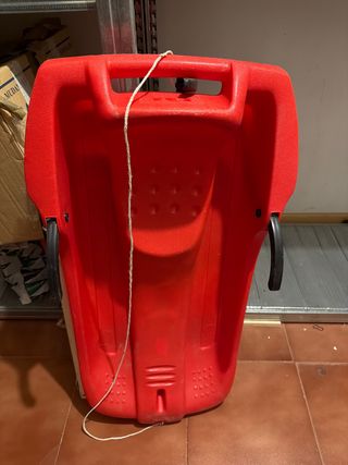 Trineo rojo para nieve