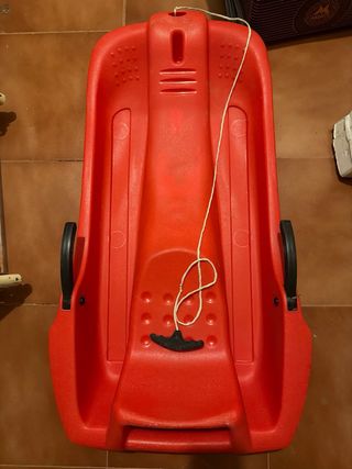 Trineo rojo para nieve