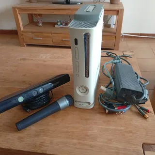 Xbox 360 Bianca con Kinect e Accessori