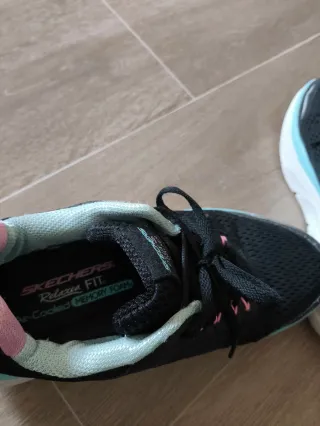 Zapatillas Skechers Shape Ups Negras y Verdes