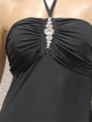 Vestido largo negro con pedrería