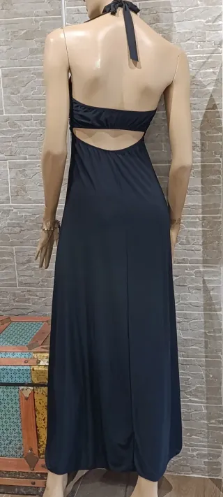 Vestido largo negro con pedrería