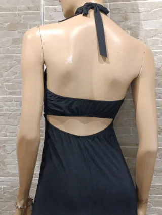 Vestido largo negro con pedrería