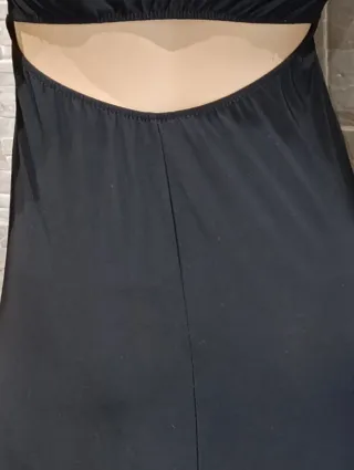 Vestido largo negro con pedrería