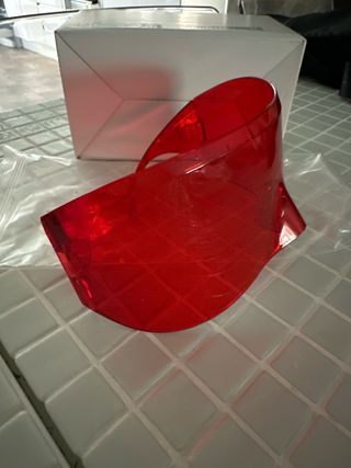 Gafas de sol rojas estilo disco