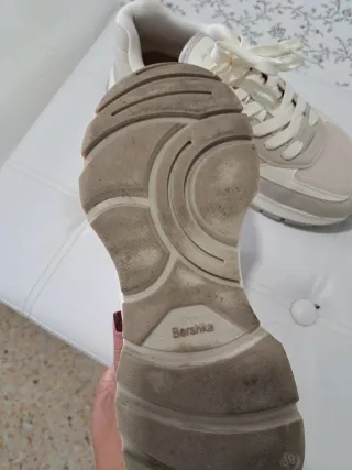 Zapatillas Beige y Blancas