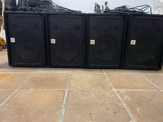 Monitores, mesa de mezclas y etapas nuevas