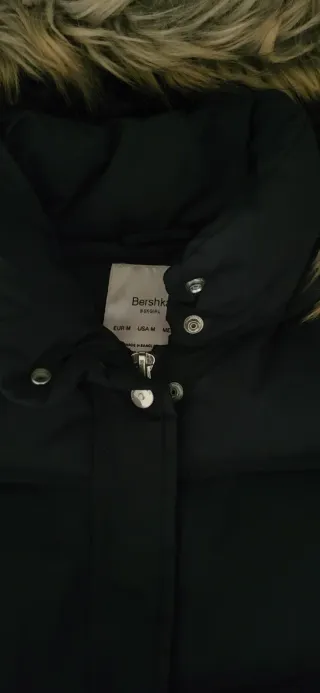 Chaqueta con capucha y pelo