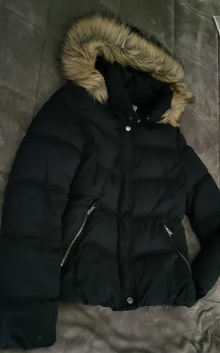 Chaqueta con capucha y pelo