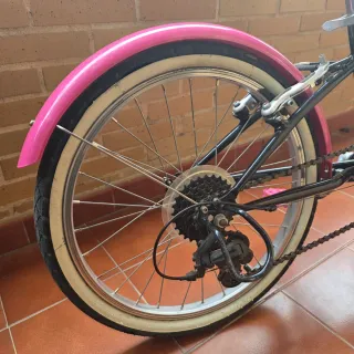 Bicicleta niña BTWIN 20 rosa y negra