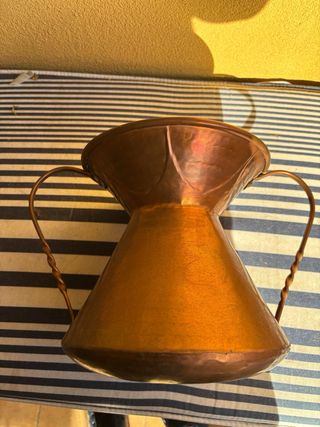 Brocca in rame con manici