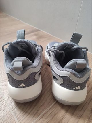 Zapatillas Adidas Mujer Gris y Blanco