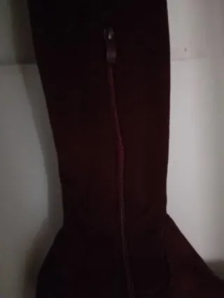 Botas altas de ante burdeos