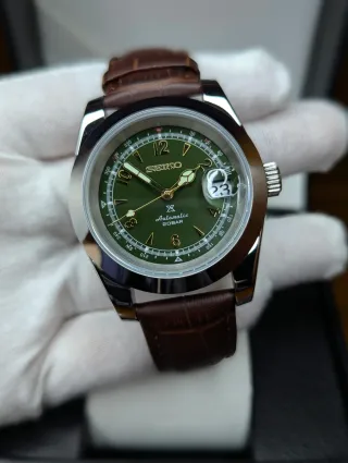 Reloj Seiko Mod Prospex Alpinist Verde y Dorado