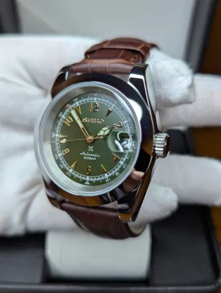 Reloj Seiko Mod Prospex Alpinist Verde y Dorado