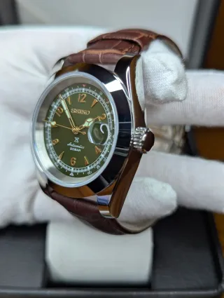 Reloj Seiko Mod Prospex Alpinist Verde y Dorado