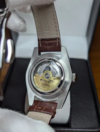 Reloj Seiko Mod Prospex Alpinist Verde y Dorado