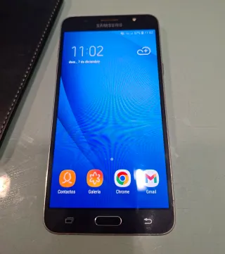 Samsung Galaxy J7 - Custodia e Caricatore