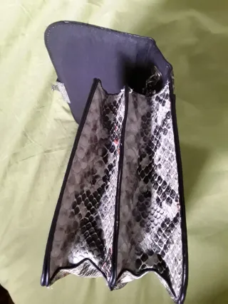 Bolso de mano estampado piel serpiente