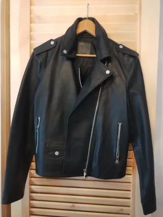 Chaqueta de Piel Negra del Mango