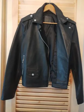 Chaqueta de Piel Negra del Mango