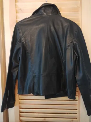 Chaqueta de Piel Negra del Mango