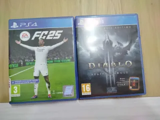 PS4 (PlayStation 4) + 2 Giochi + 2 Controller