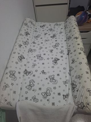 Cambiador de bebé con cajonera