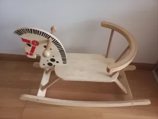 Caballo balancín de madera