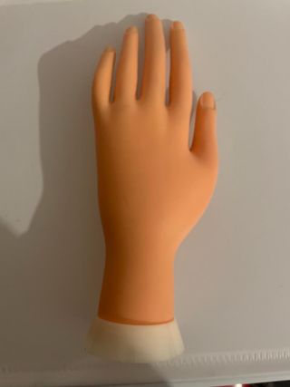 Mano Maniquí para hacer las uñas.
