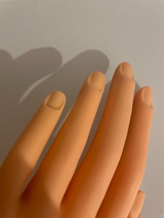 Mano Maniquí para hacer las uñas.